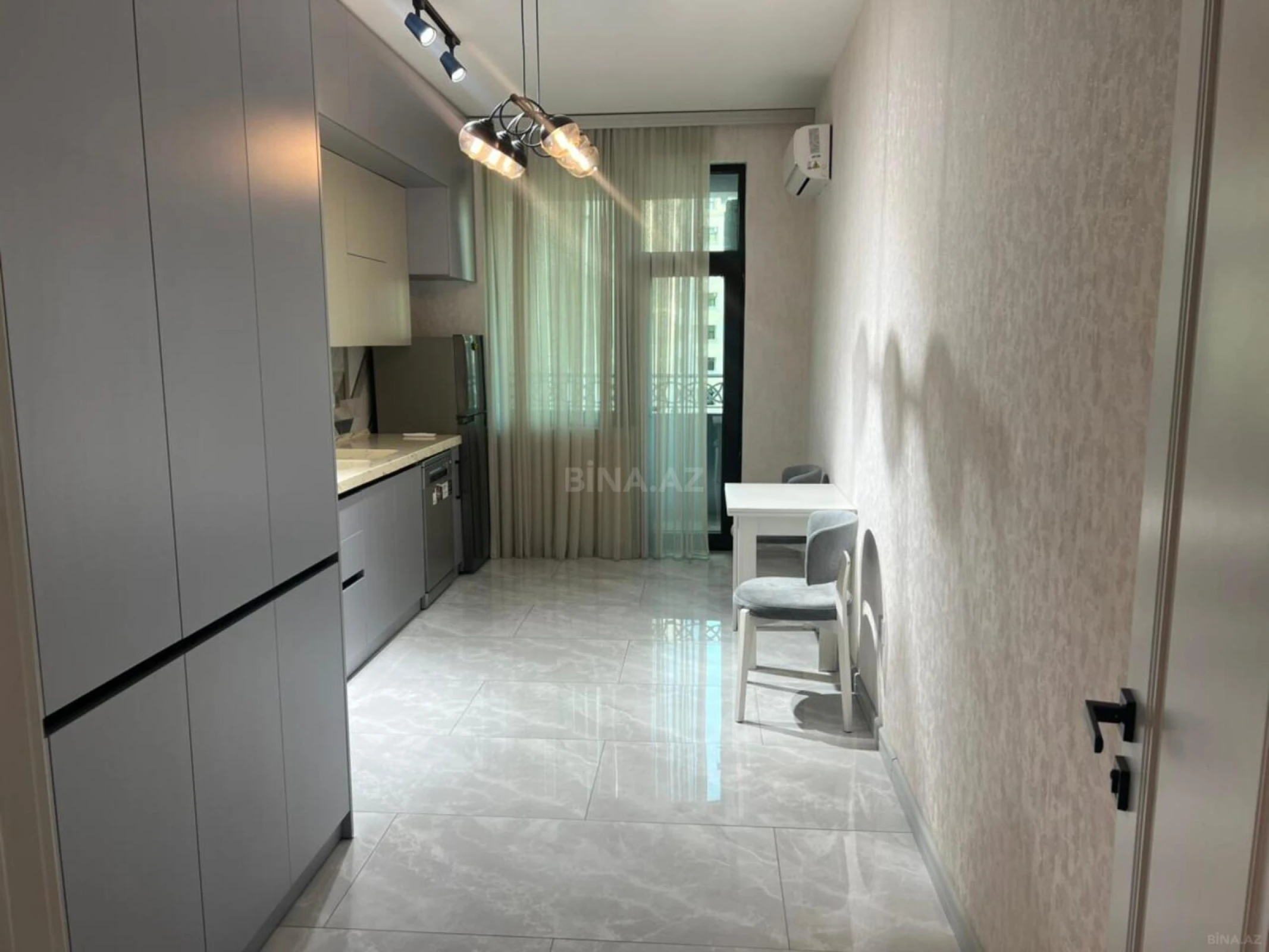 Kirayə verilir 2 otaqlı mənzil 92 m²
