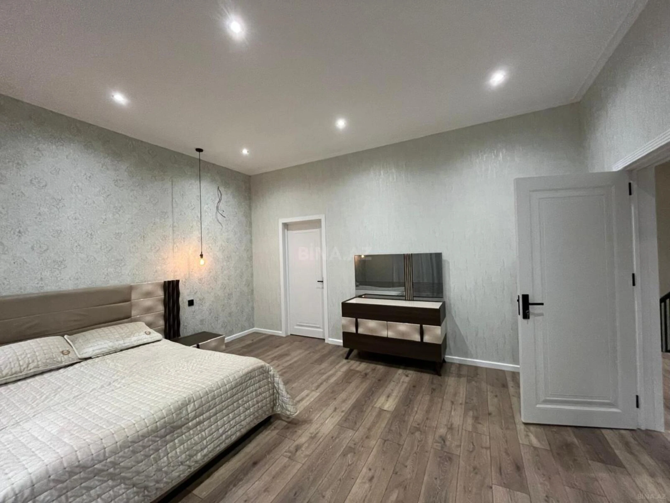 Satılır 7 otaqlı həyət evi 250 m²