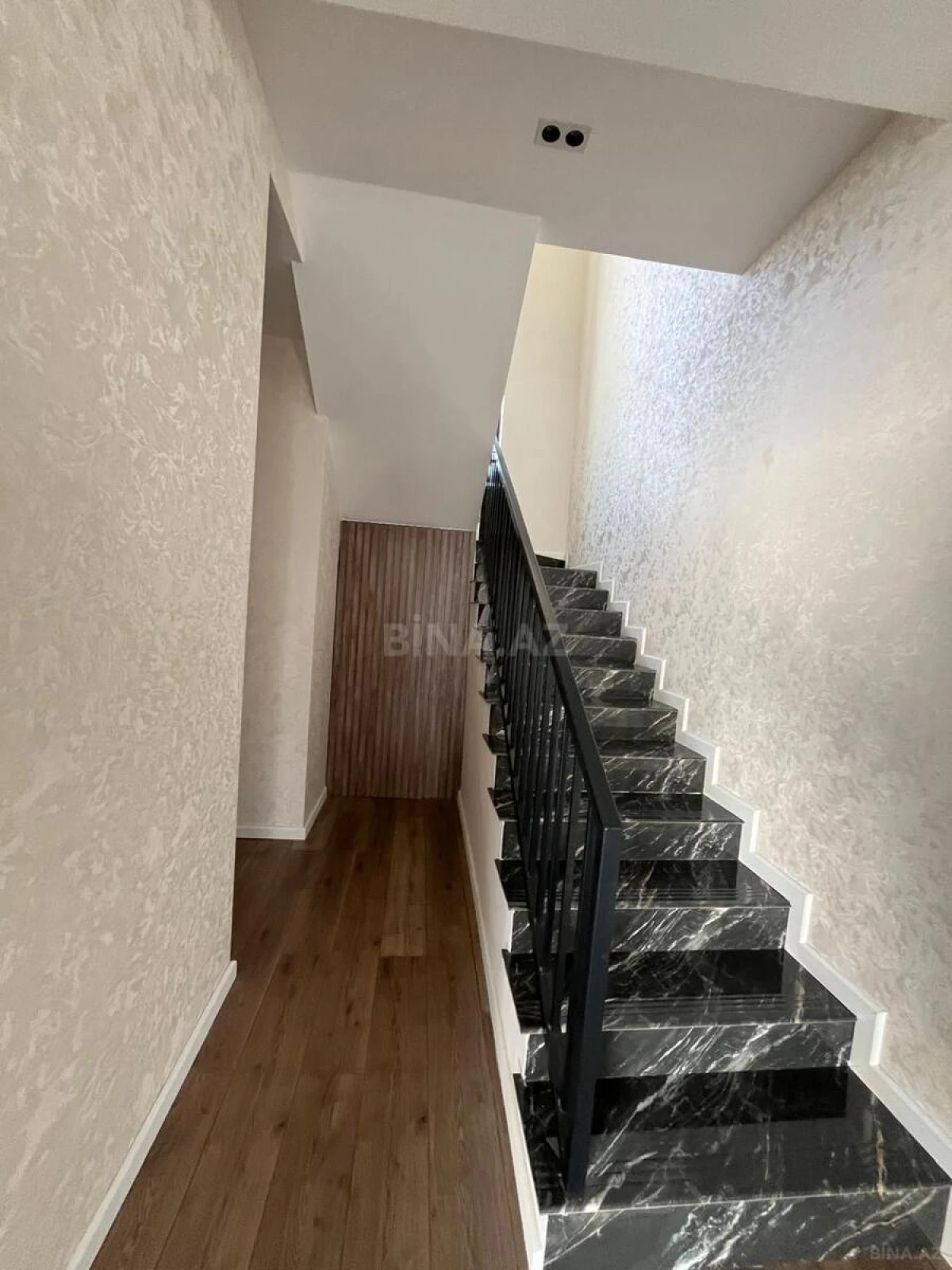 Satılır 7 otaqlı həyət evi 250 m²