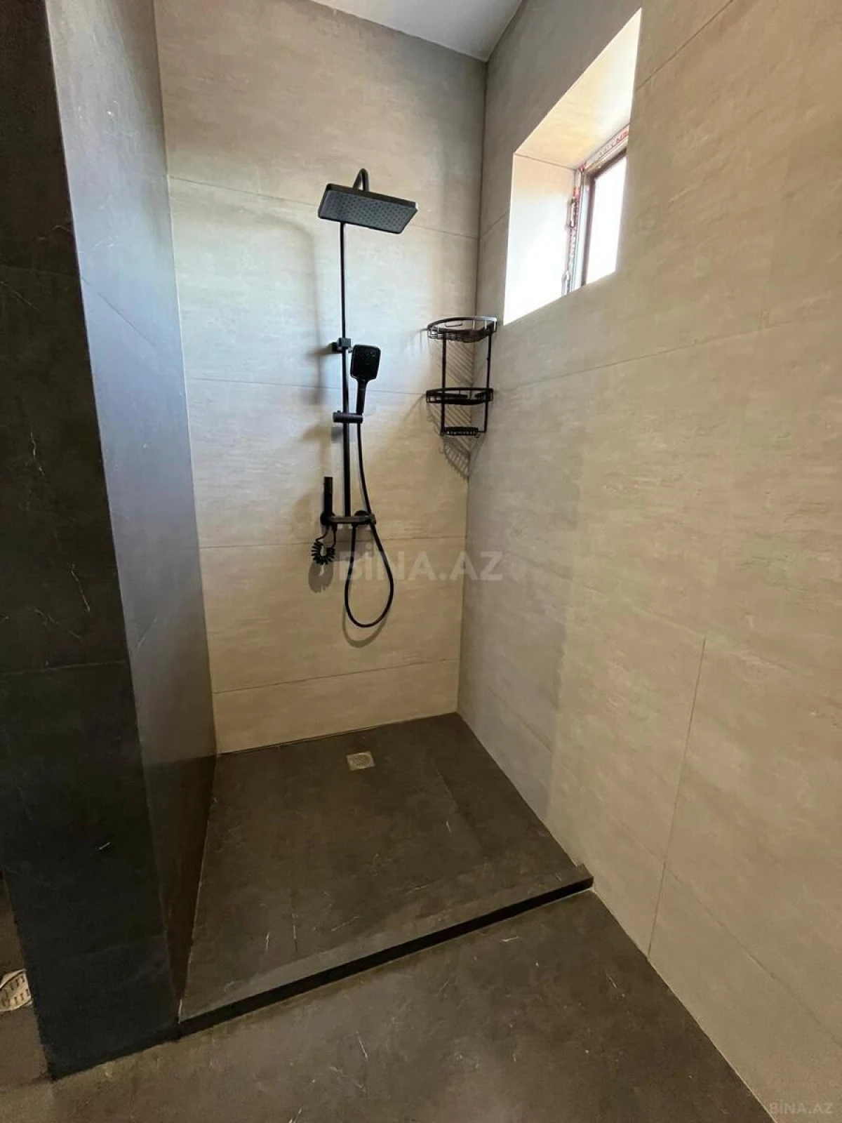 Satılır 7 otaqlı həyət evi 250 m²