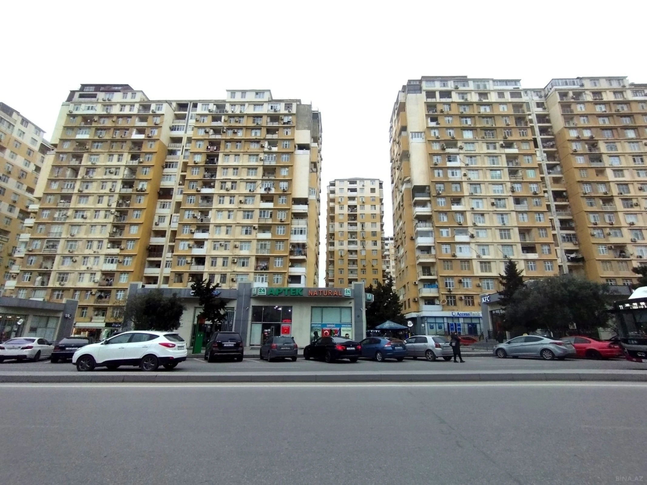 Satılır 3 otaqlı mənzil 109 m²