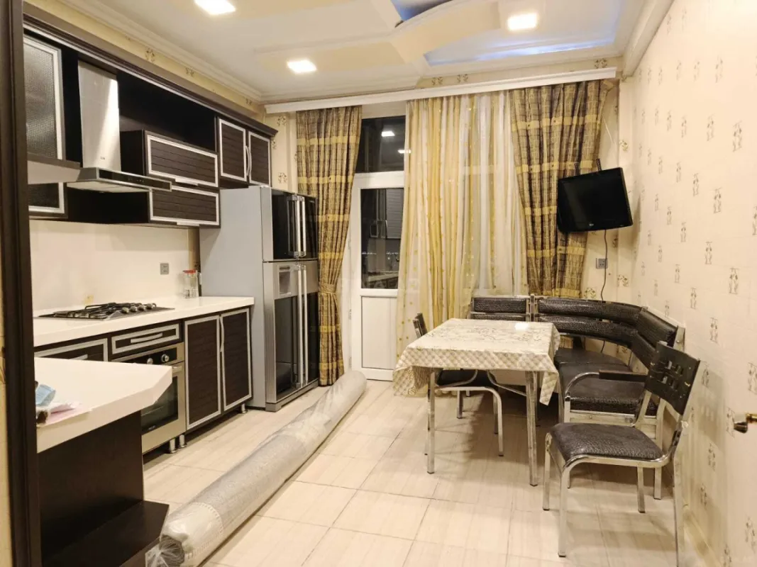 Satılır 4 otaqlı mənzil 151 m²