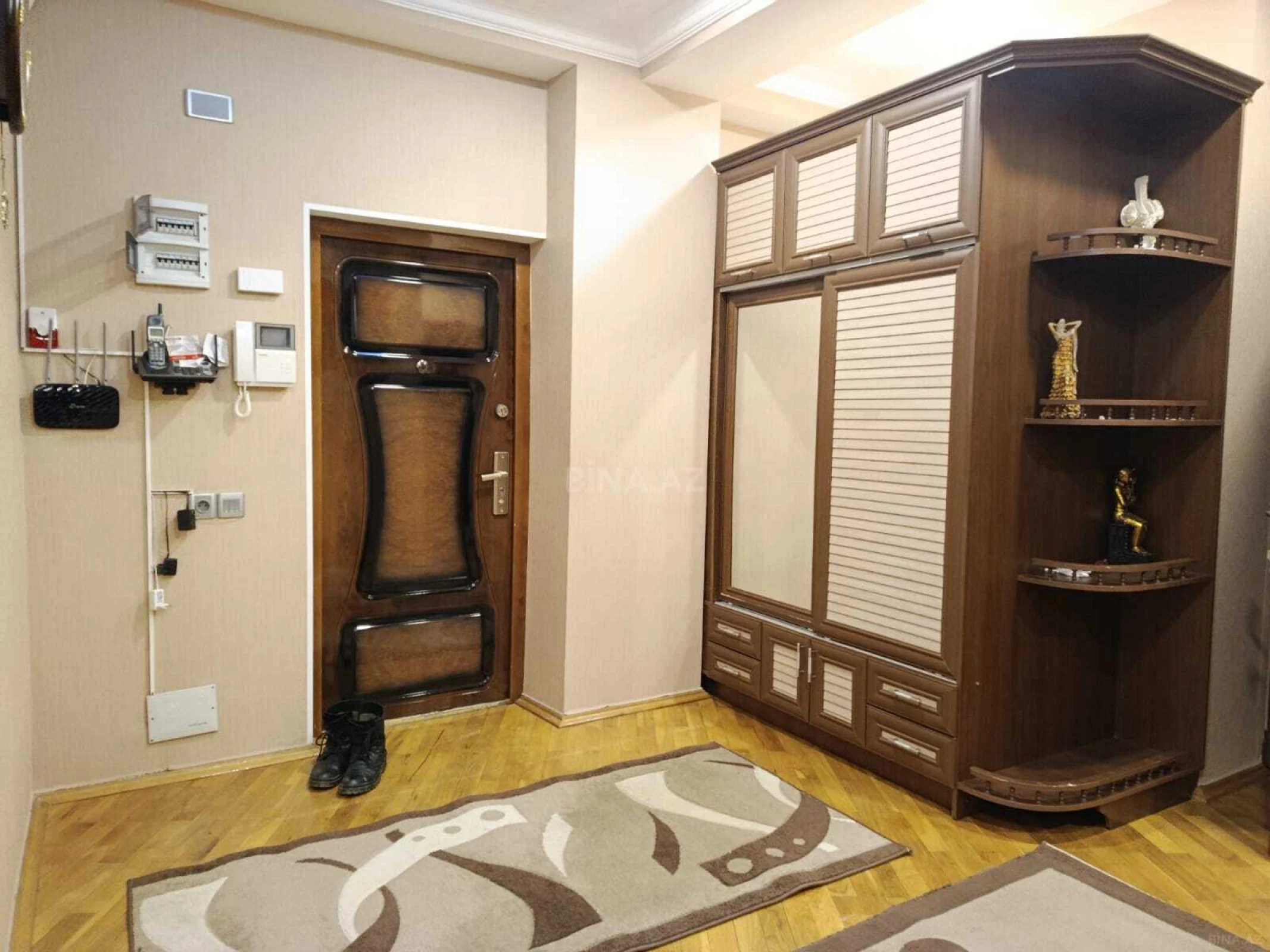 Satılır 4 otaqlı mənzil 151 m²