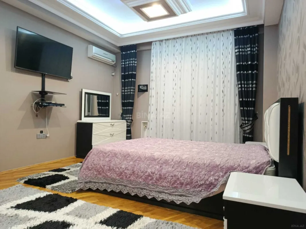 Satılır 4 otaqlı mənzil 151 m²