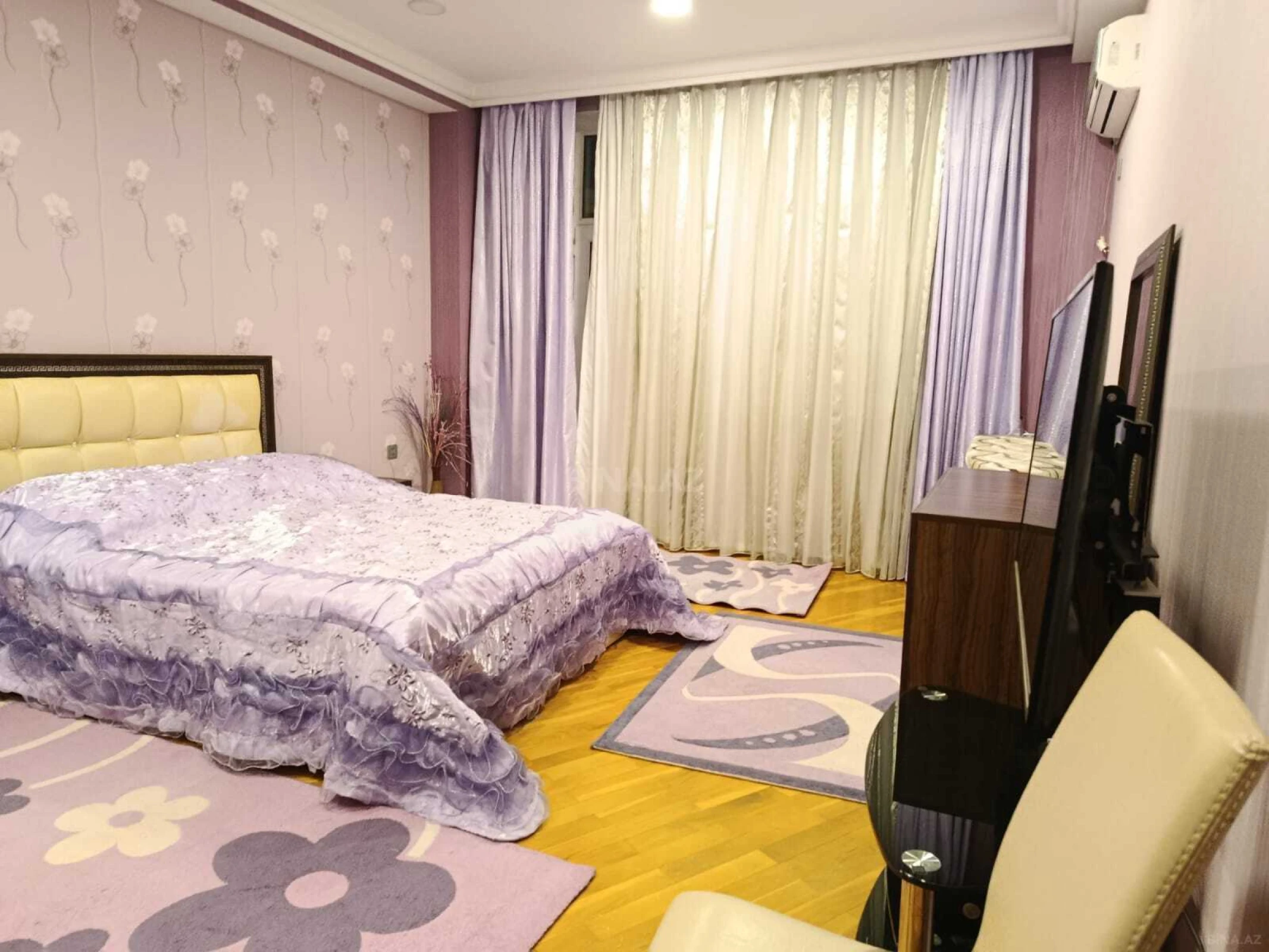 Satılır 4 otaqlı mənzil 151 m²