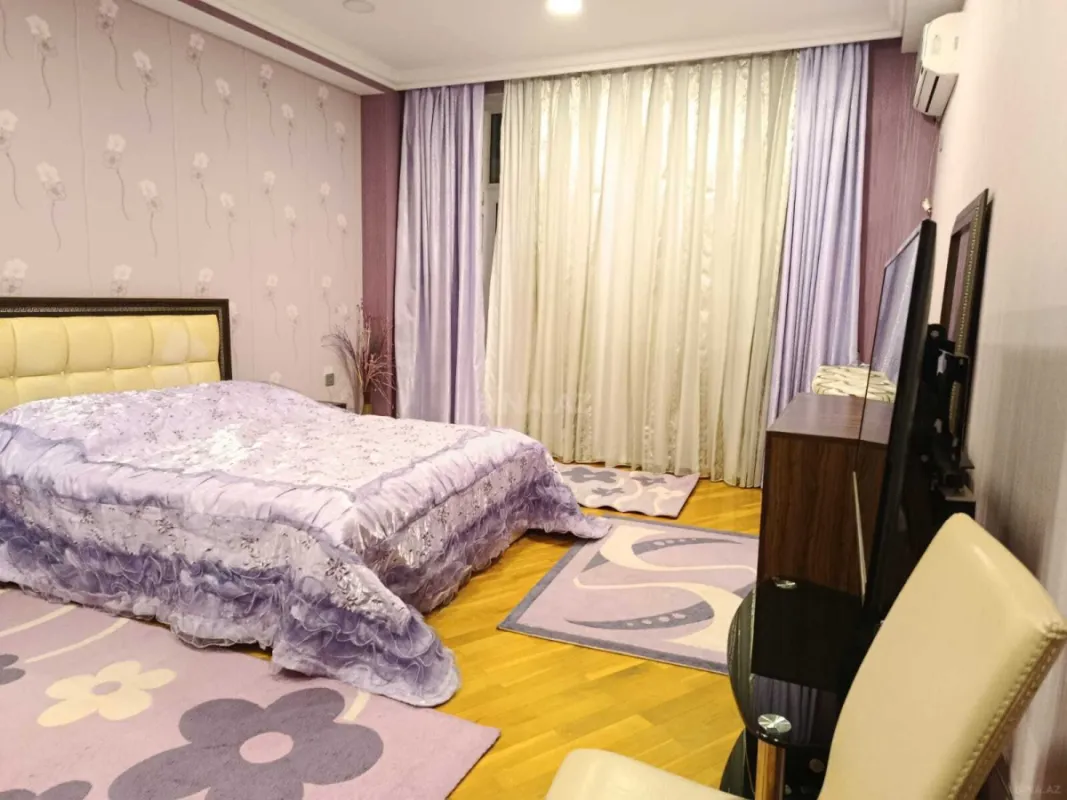 Satılır 4 otaqlı mənzil 151 m²