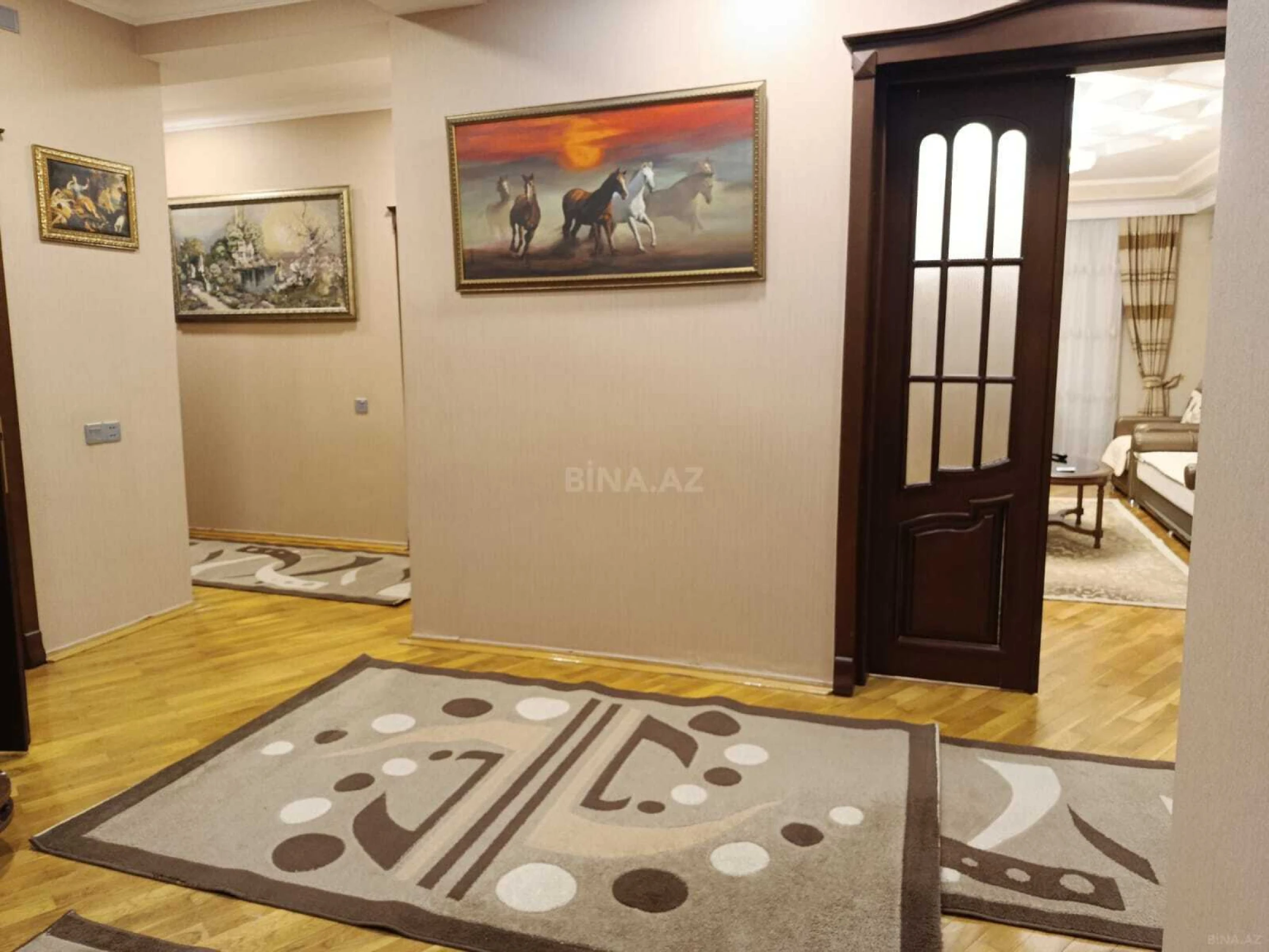 Satılır 4 otaqlı mənzil 151 m²