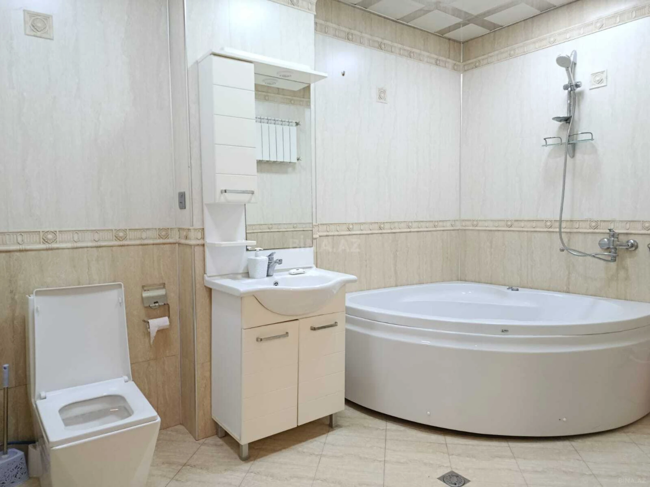 Satılır 4 otaqlı mənzil 151 m²