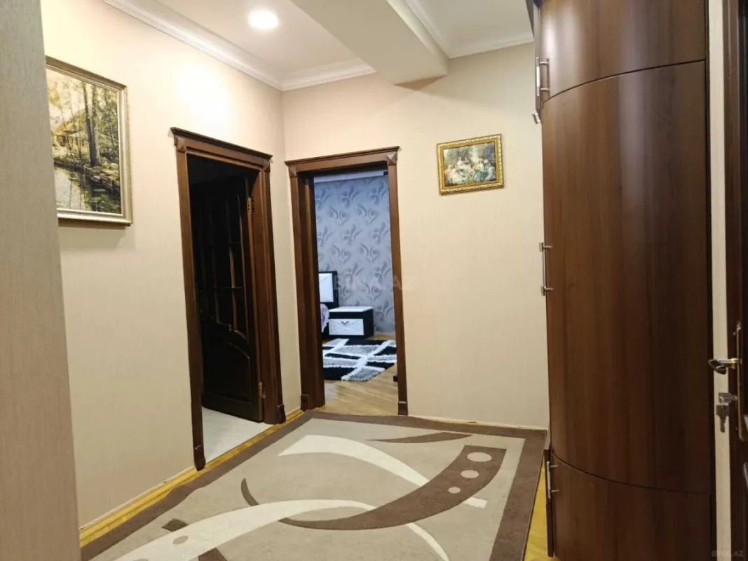 Satılır 4 otaqlı mənzil 151 m²