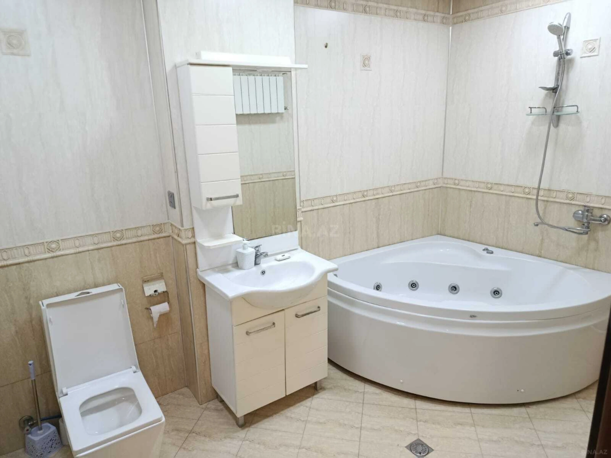Satılır 4 otaqlı mənzil 151 m²