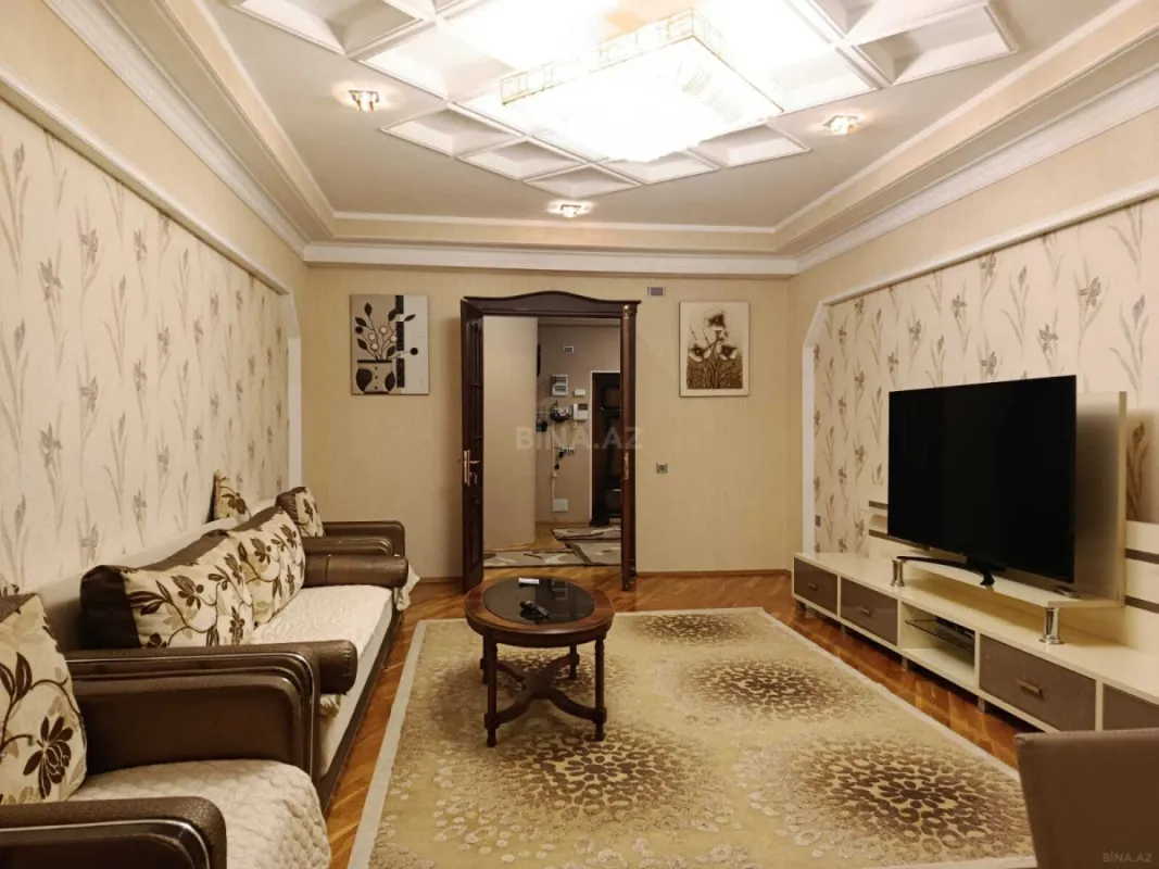 Satılır 4 otaqlı mənzil 151 m²