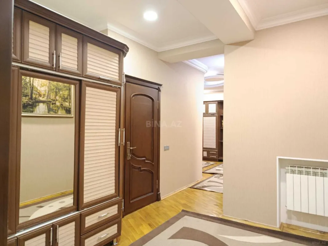 Satılır 4 otaqlı mənzil 151 m²