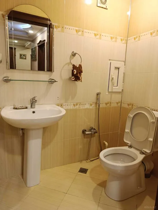 Satılır 4 otaqlı mənzil 151 m²