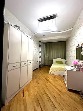 Satılır 3 otaqlı mənzil 106 m²