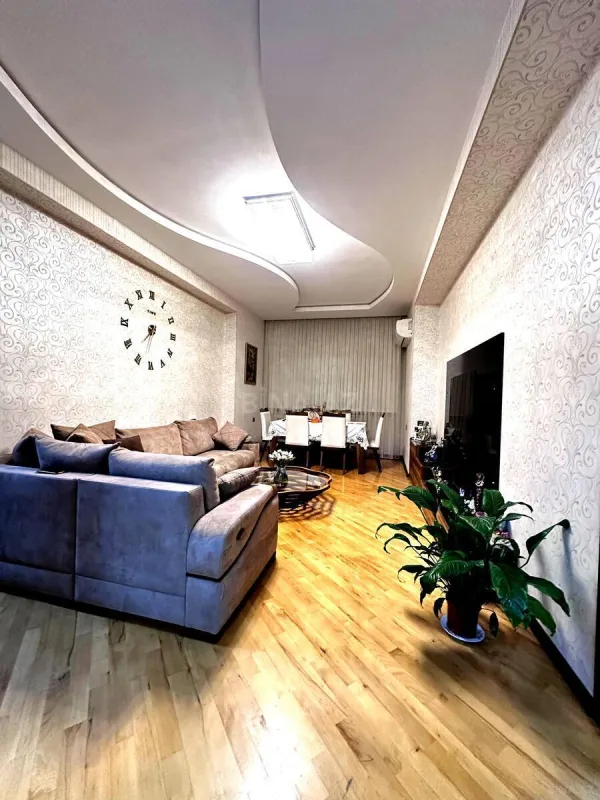 Satılır 3 otaqlı mənzil 106 m²