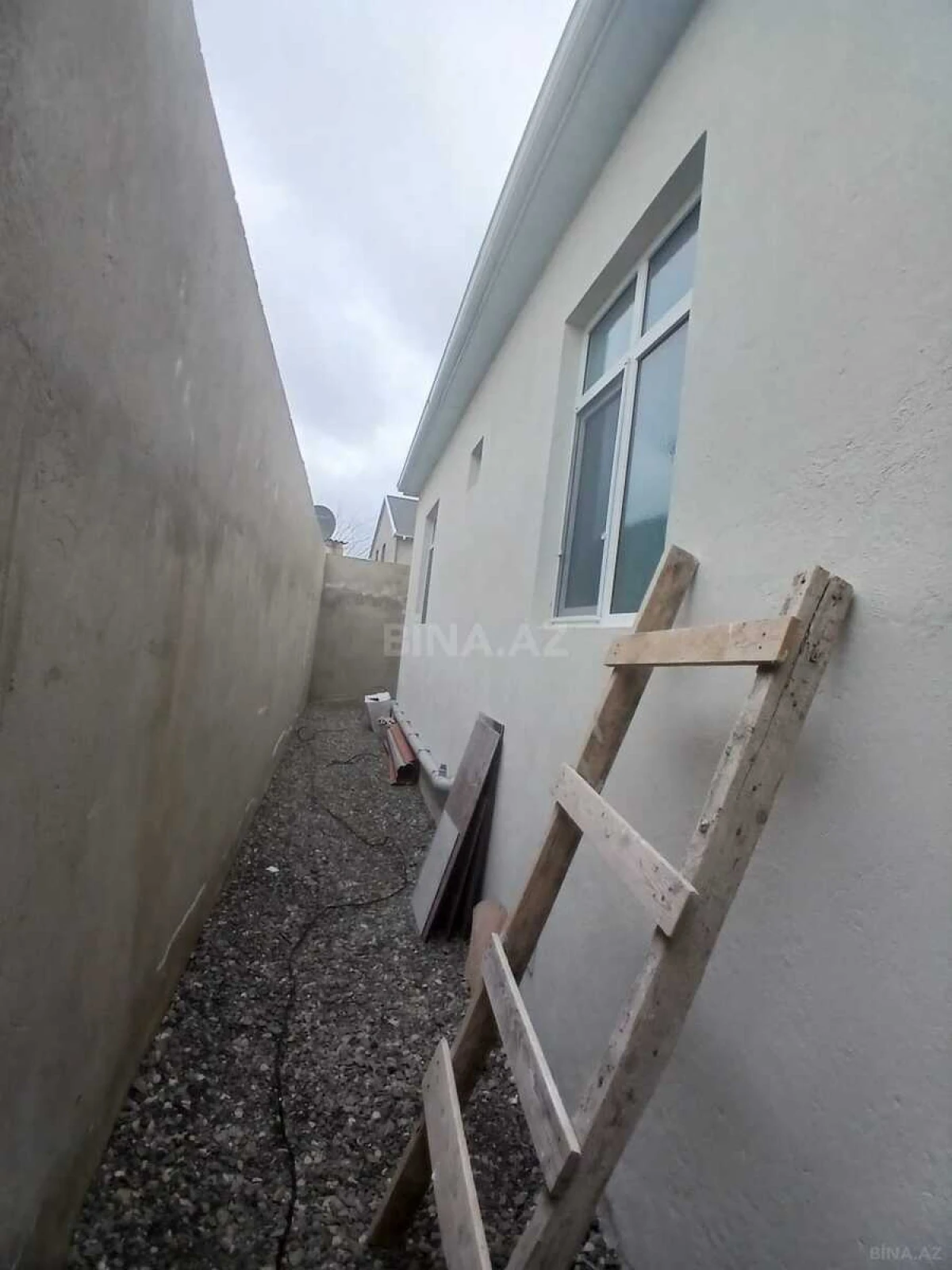 Satılır 4 otaqlı həyət evi 145 m²