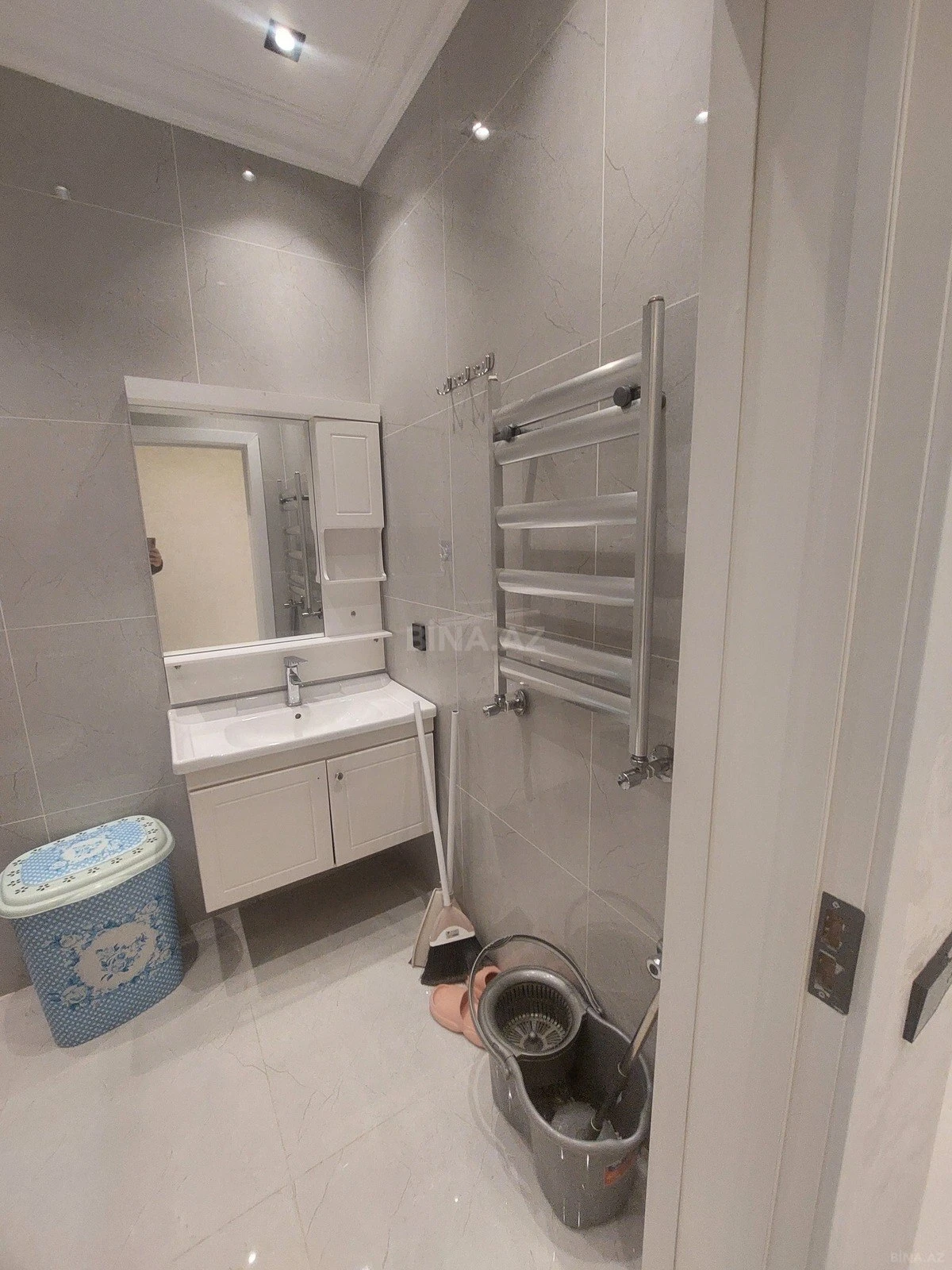 Kirayə verilir 2 otaqlı mənzil 85 m²