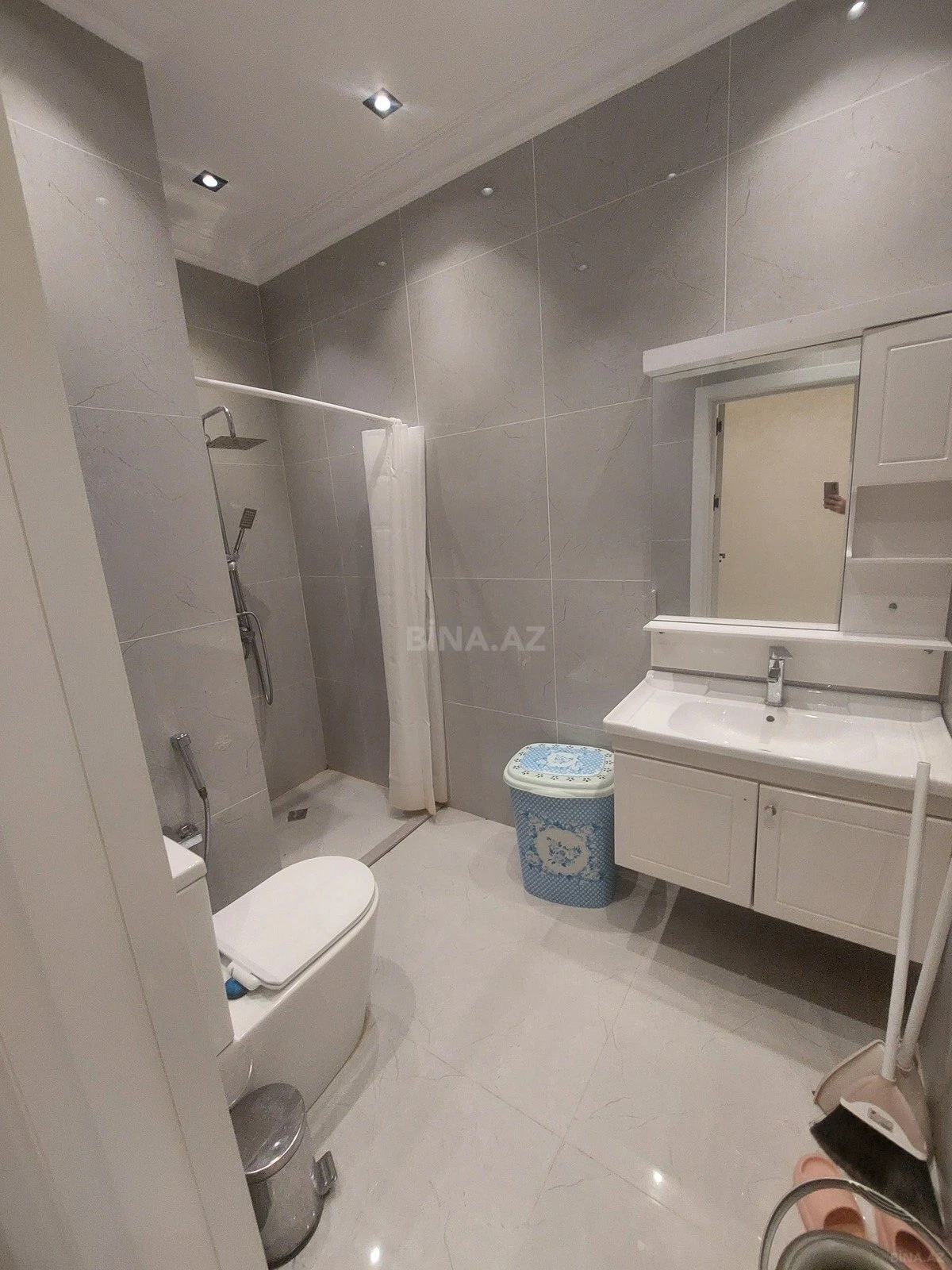 Kirayə verilir 2 otaqlı mənzil 85 m²