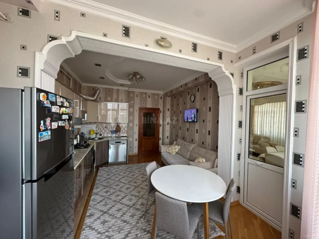 Satılır 3 otaqlı mənzil 140 m²