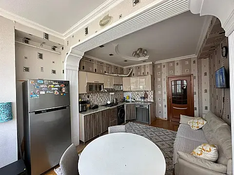 Satılır 3 otaqlı mənzil 140 m²