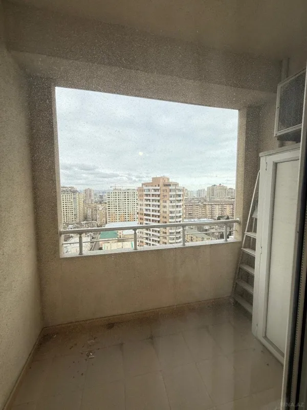 Satılır 5 otaqlı mənzil 202 m²