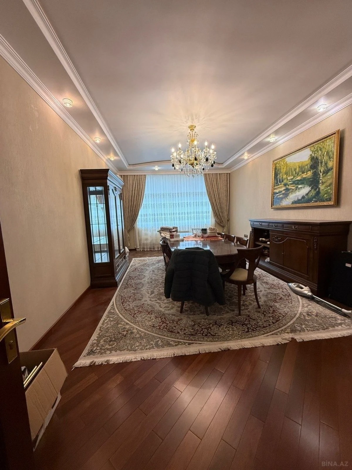 Satılır 5 otaqlı mənzil 202 m²