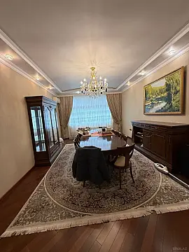 Satılır 5 otaqlı mənzil 202 m²