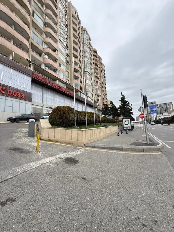 Satılır 5 otaqlı mənzil 202 m²