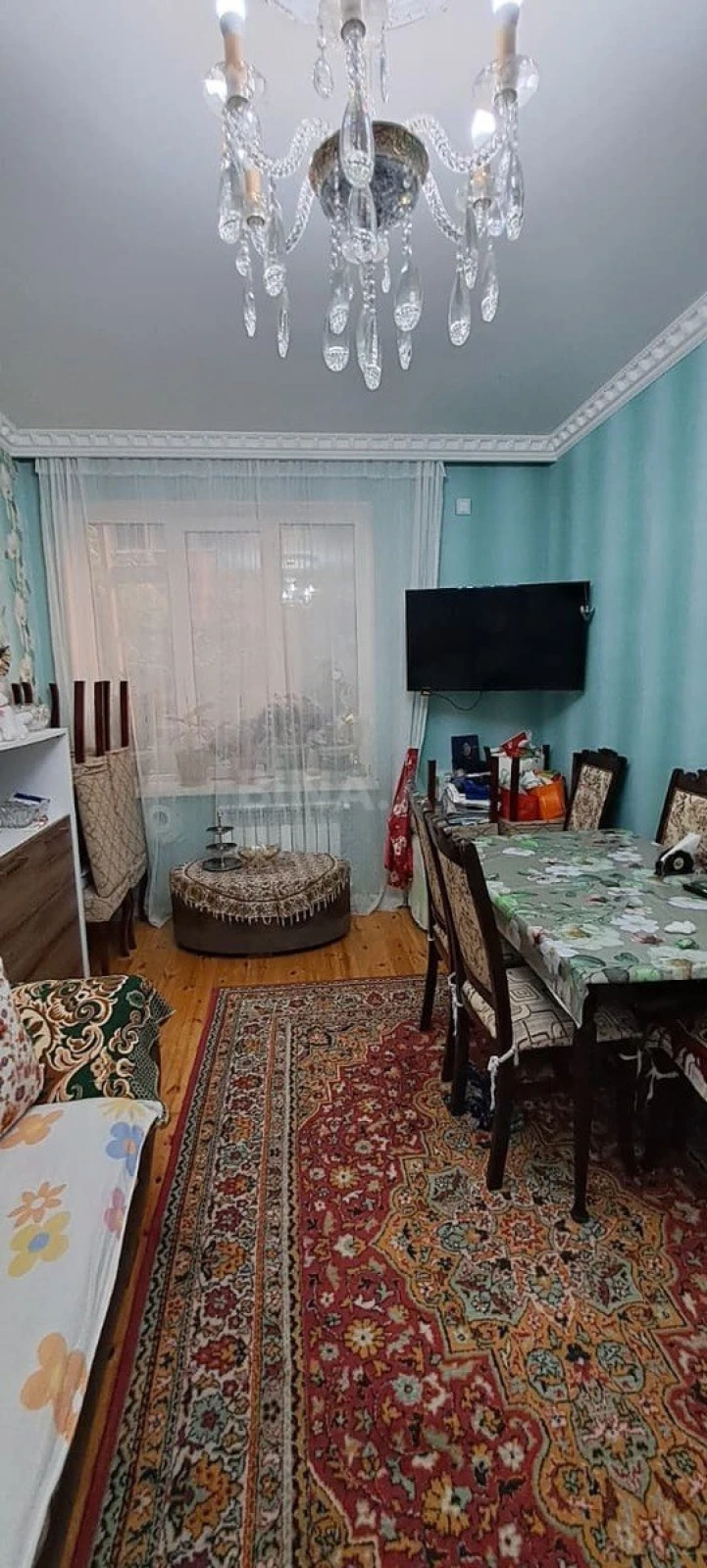 Satılır 5 otaqlı həyət evi 200 m²