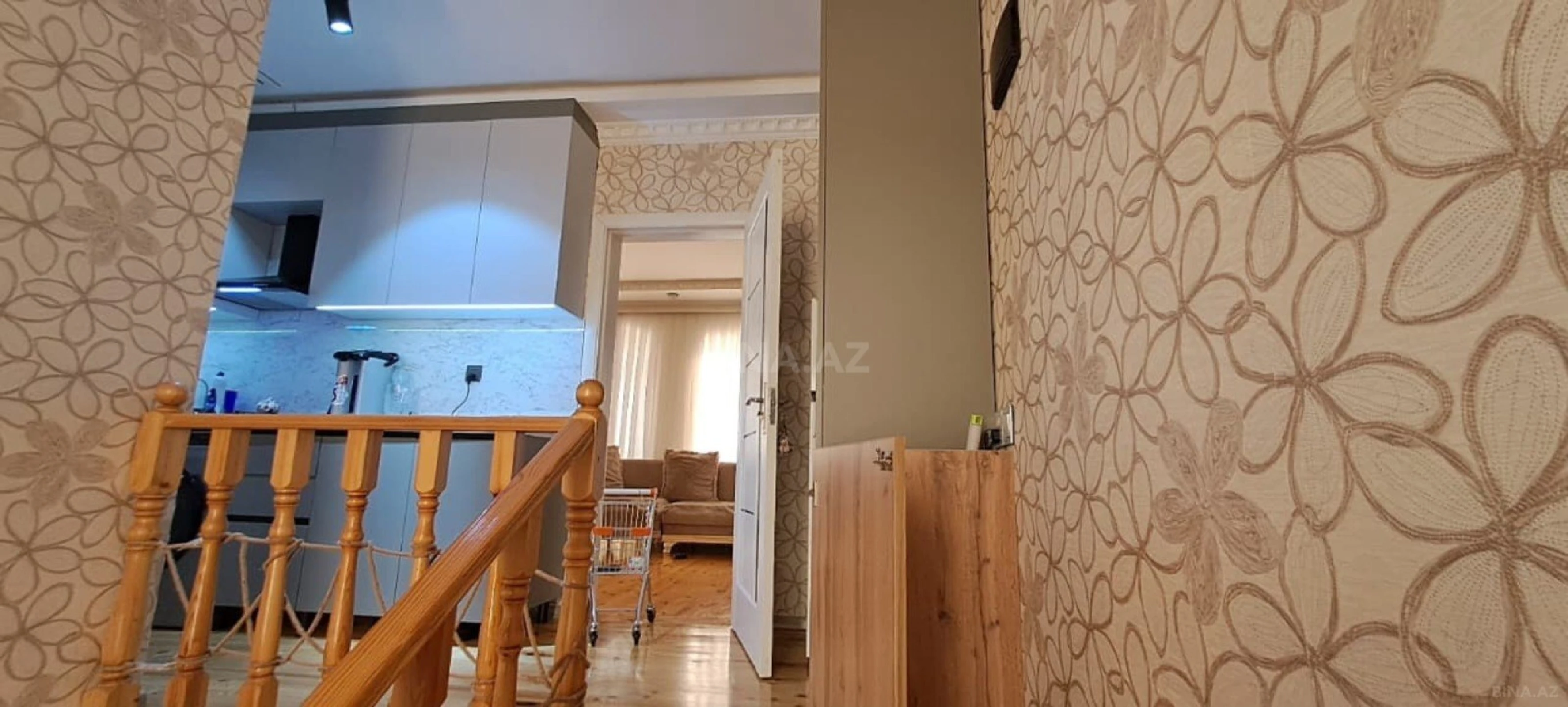 Satılır 5 otaqlı həyət evi 200 m²