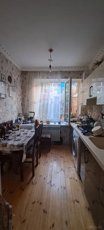 Satılır 5 otaqlı həyət evi 200 m²