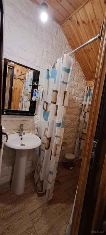 Satılır 5 otaqlı həyət evi 200 m²