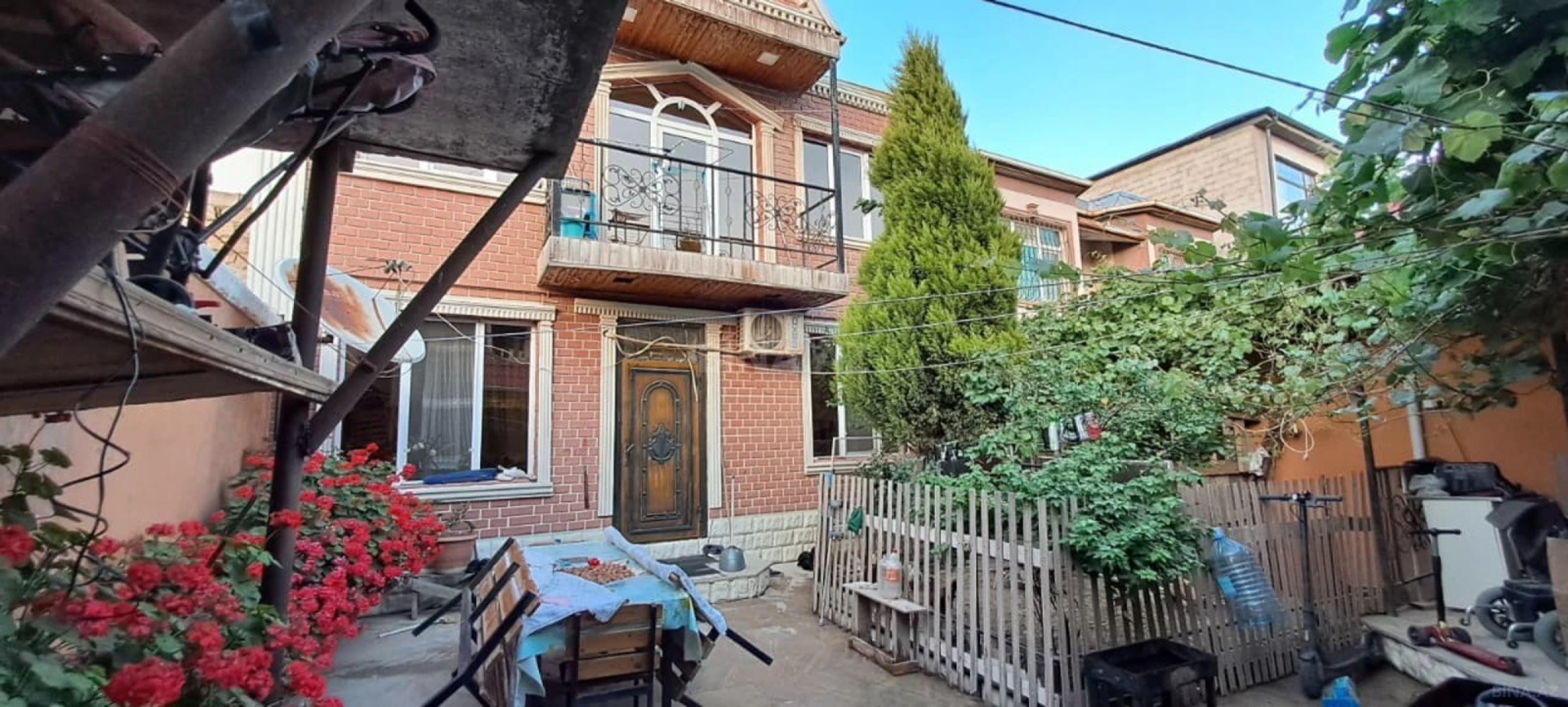 Satılır 5 otaqlı həyət evi 200 m²