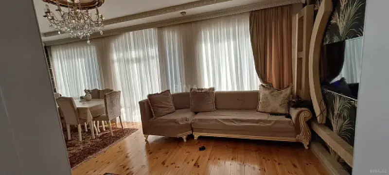 Satılır 5 otaqlı həyət evi 200 m²