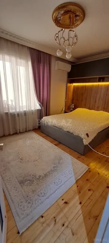 Satılır 5 otaqlı həyət evi 200 m²