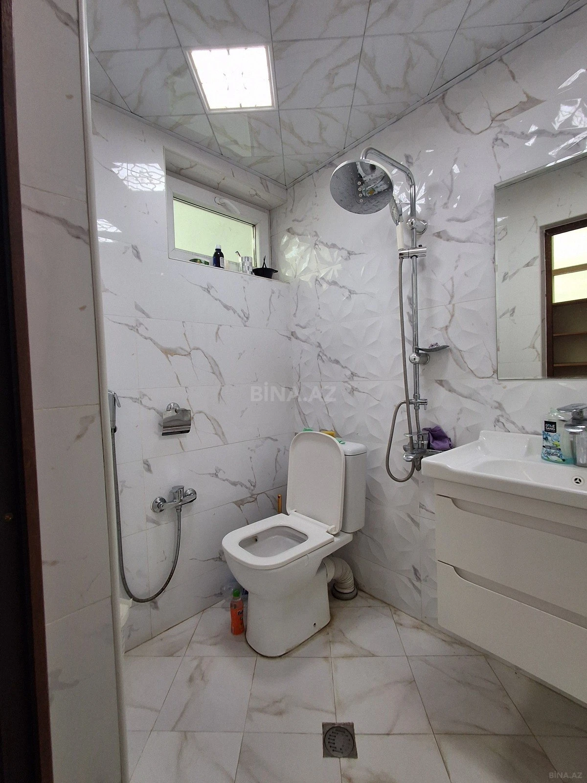 Satılır 5 otaqlı həyət evi 220 m²