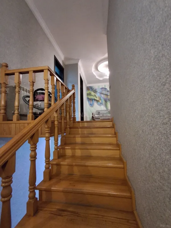 Satılır 5 otaqlı həyət evi 220 m²