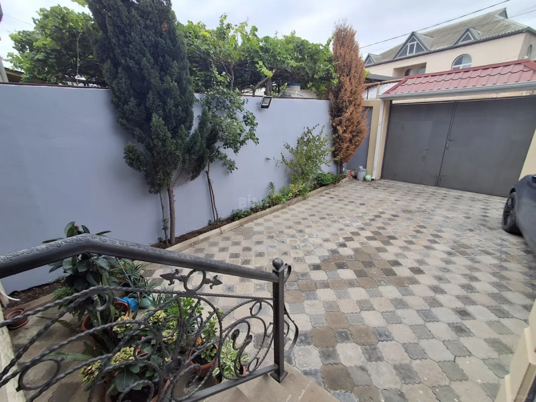 Satılır 5 otaqlı həyət evi 220 m²
