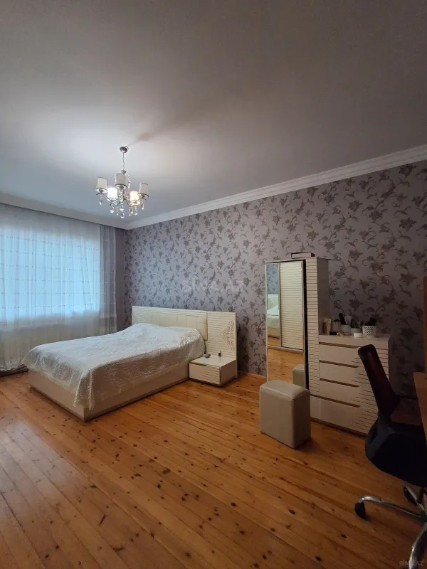 Satılır 5 otaqlı həyət evi 220 m²