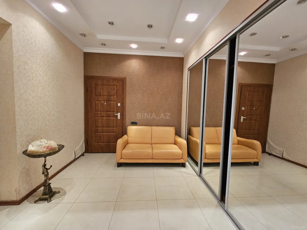 Kirayə verilir 3 otaqlı mənzil 180 m²