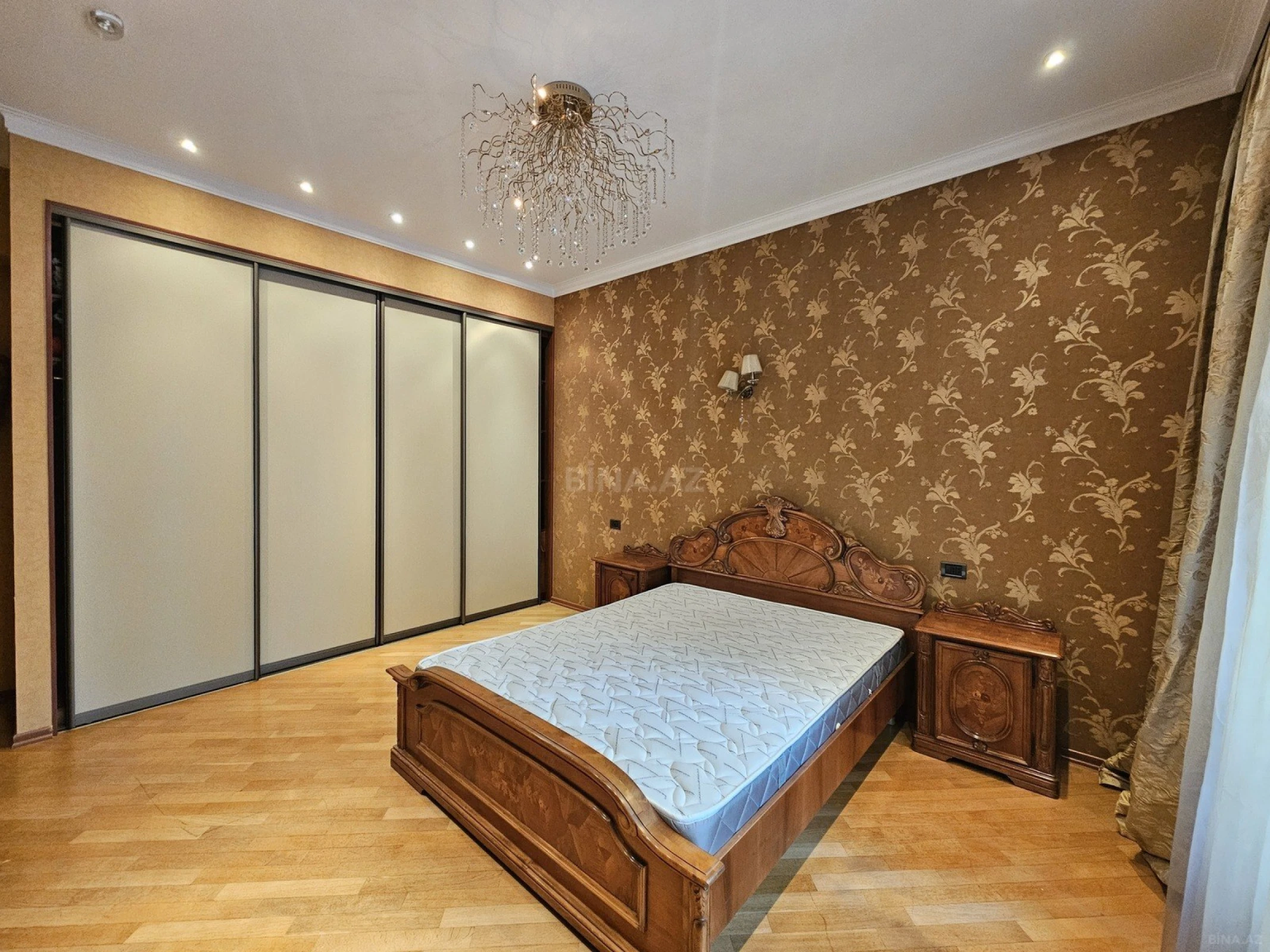 Kirayə verilir 3 otaqlı mənzil 180 m²