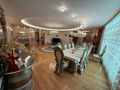 Satılır 4 otaqlı mənzil 235 m²