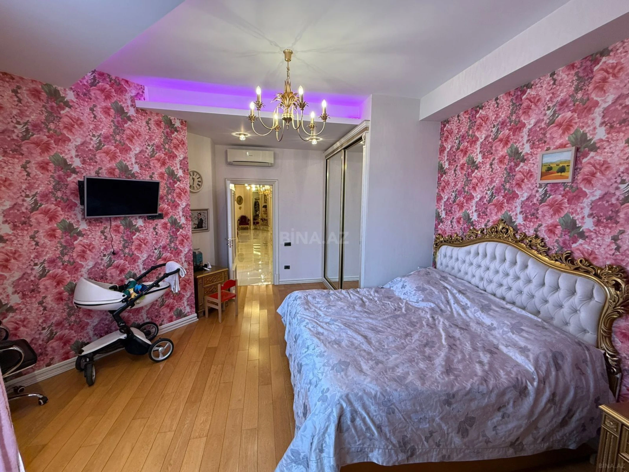 Satılır 4 otaqlı mənzil 235 m²