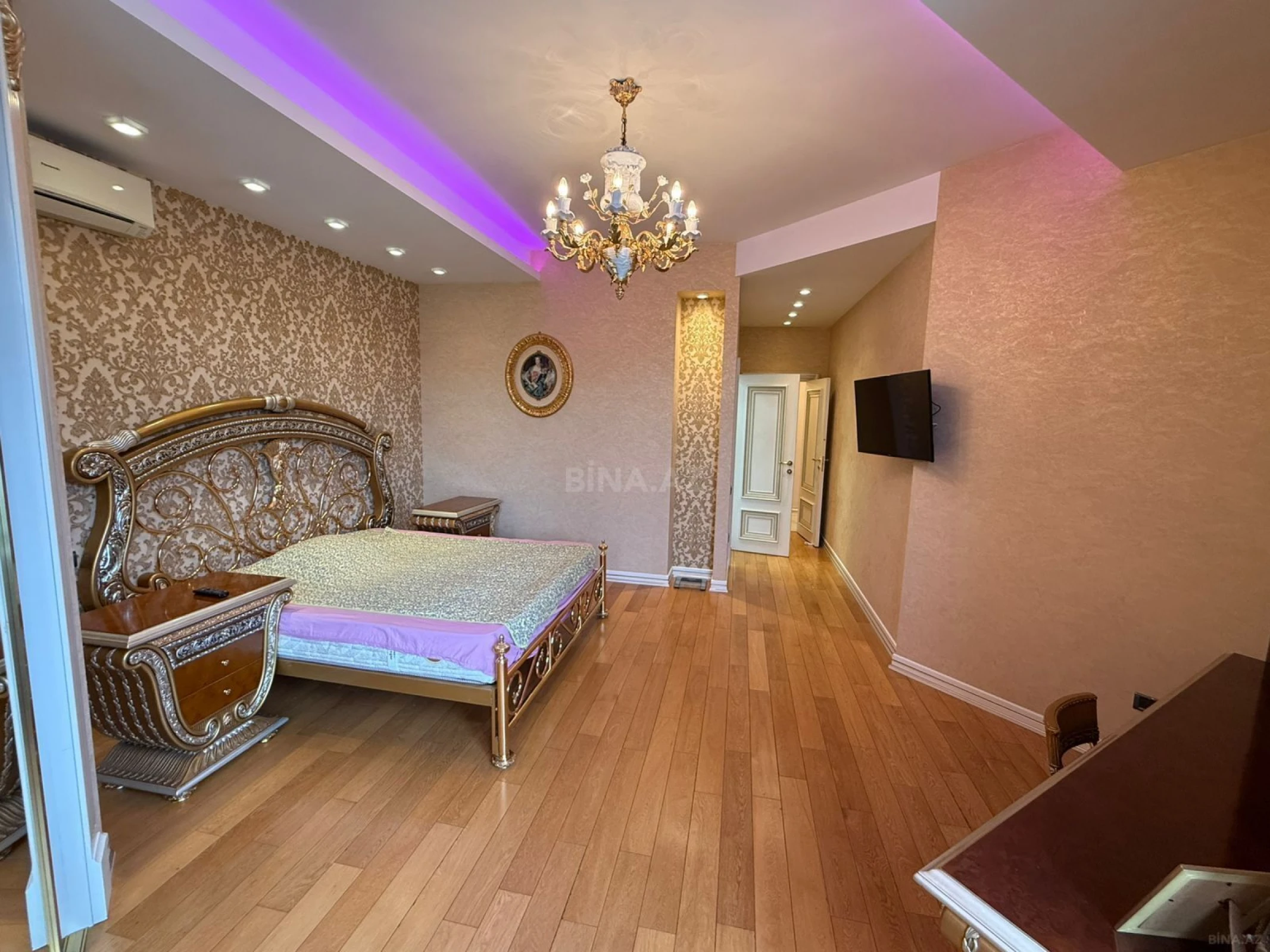 Satılır 4 otaqlı mənzil 235 m²