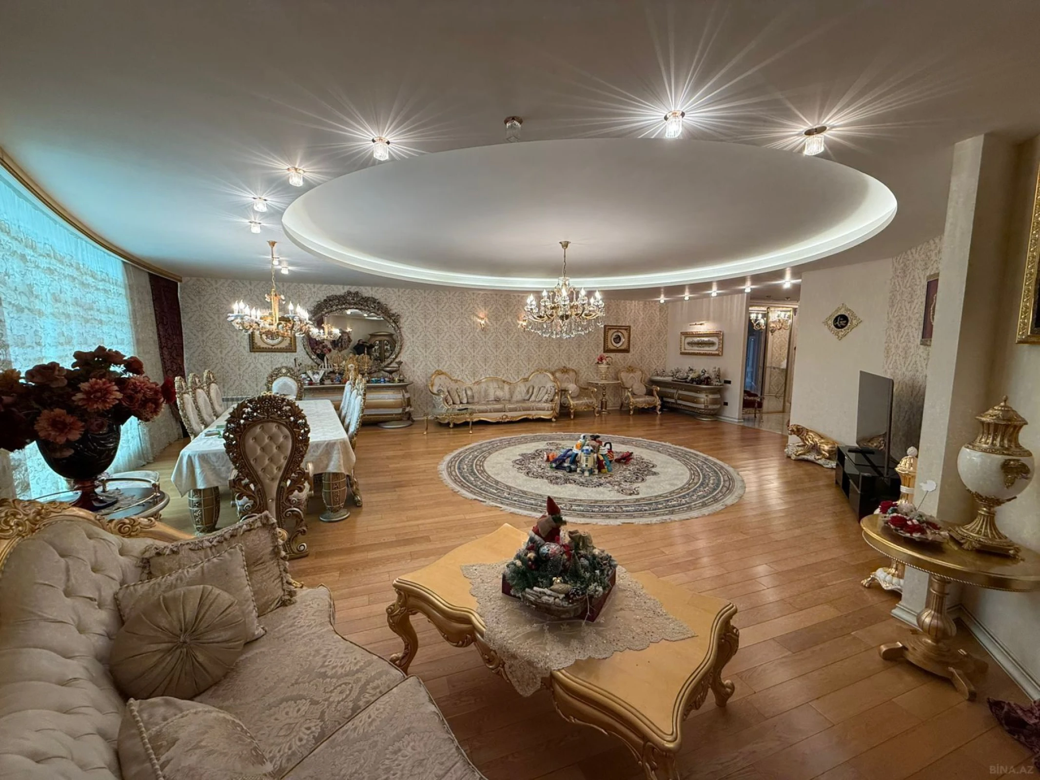 Satılır 4 otaqlı mənzil 235 m²