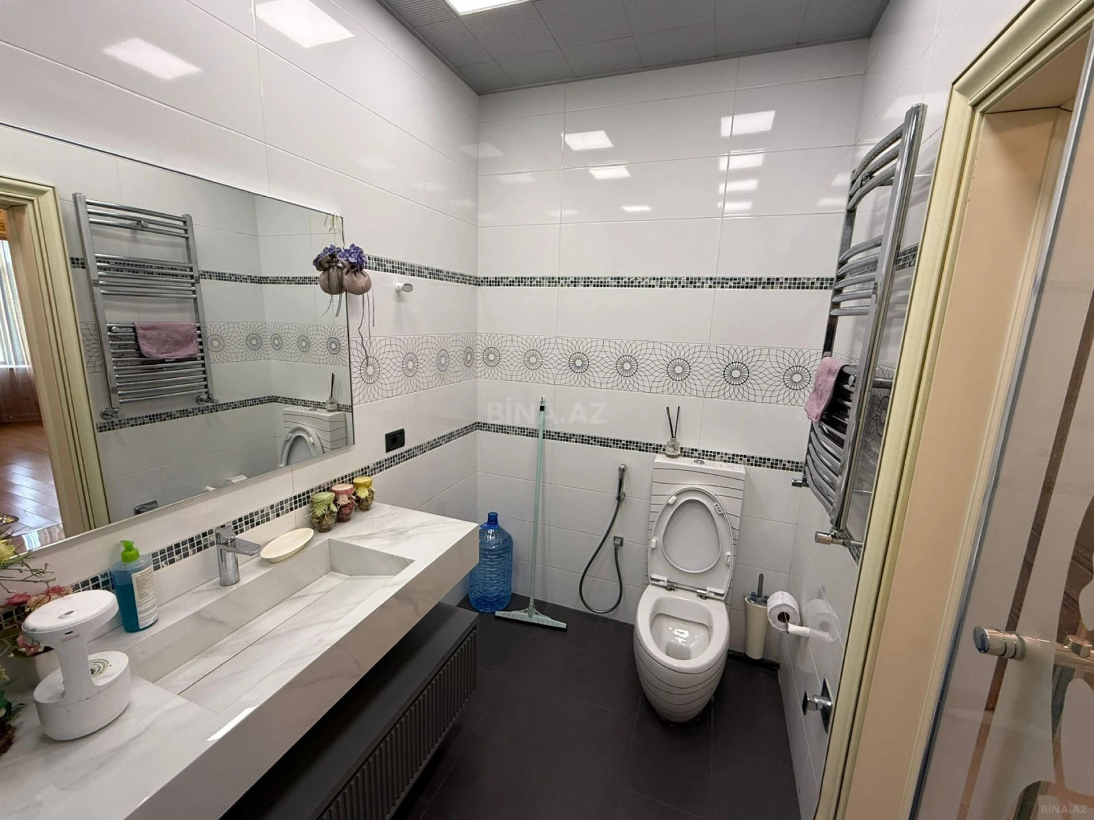 Satılır 4 otaqlı mənzil 235 m²