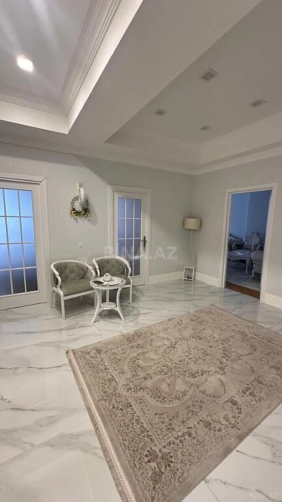Satılır 3 otaqlı mənzil 156 m²