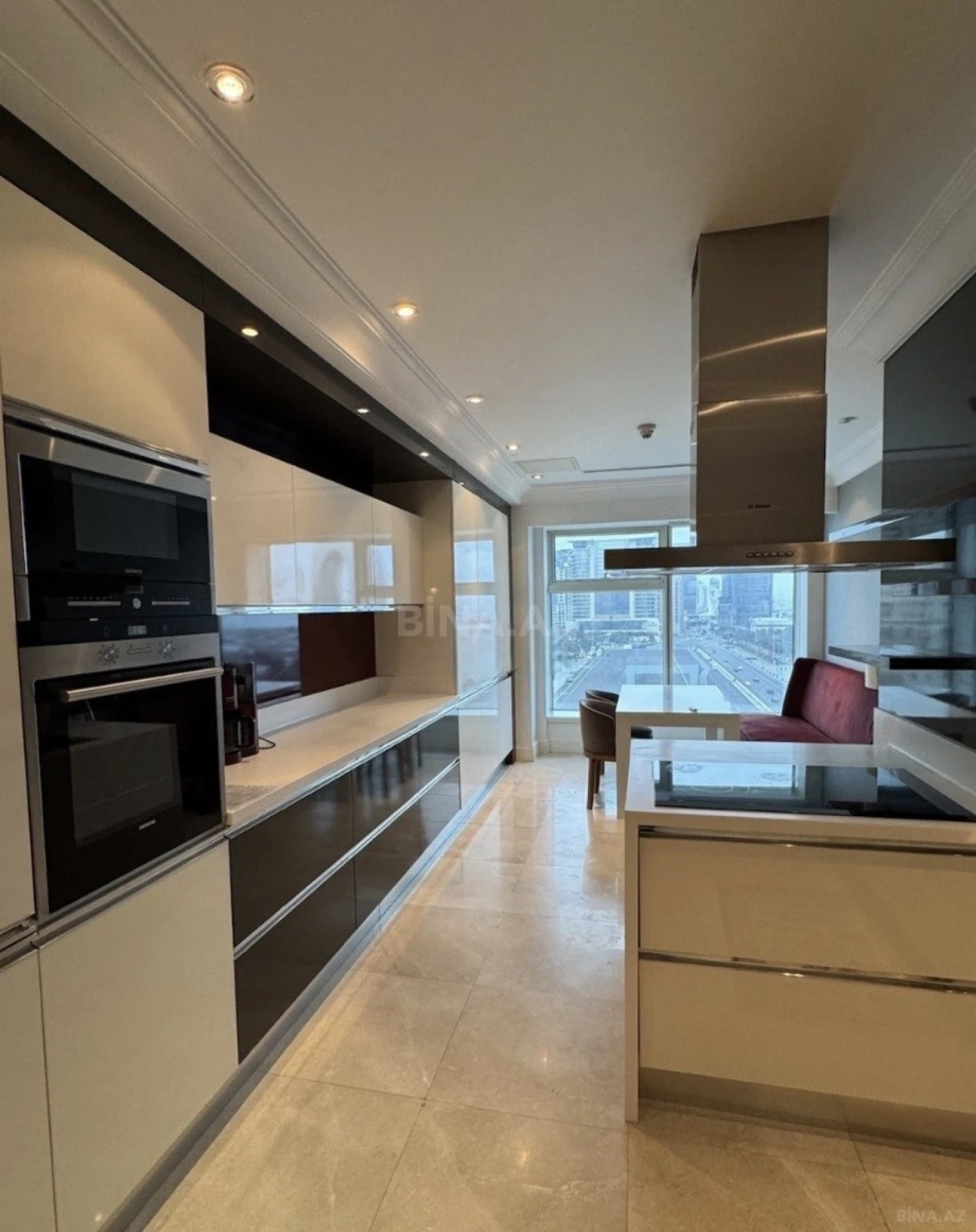 Kirayə verilir 3 otaqlı mənzil 190 m²