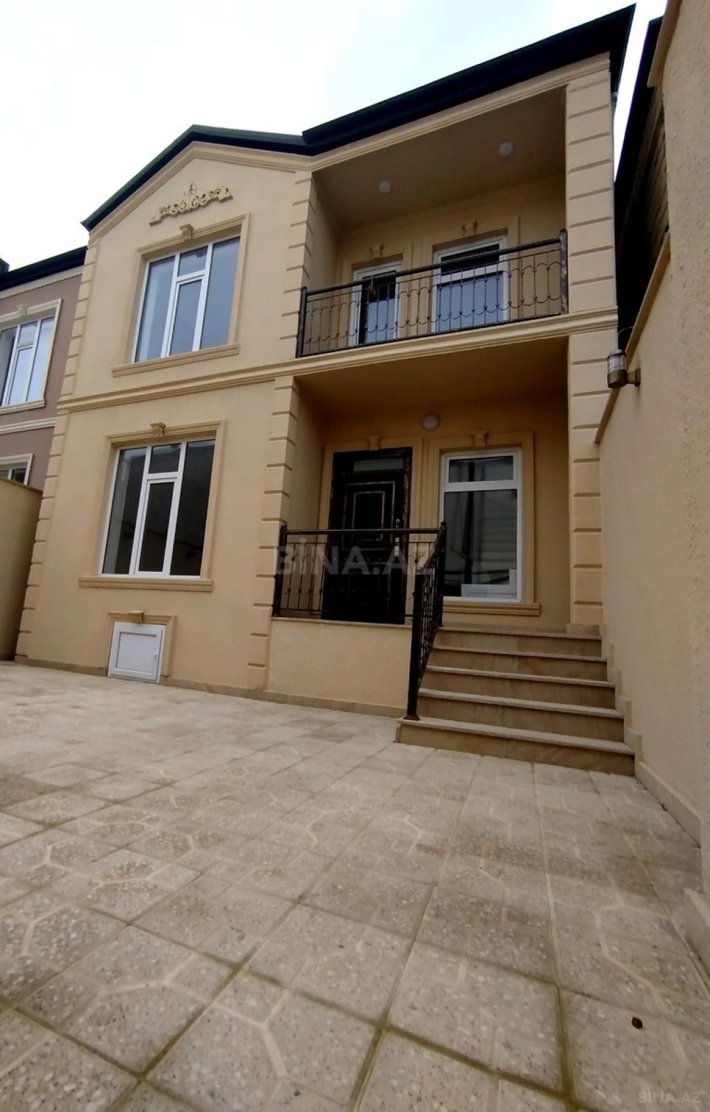 Satılır 5 otaqlı həyət evi 160 m²