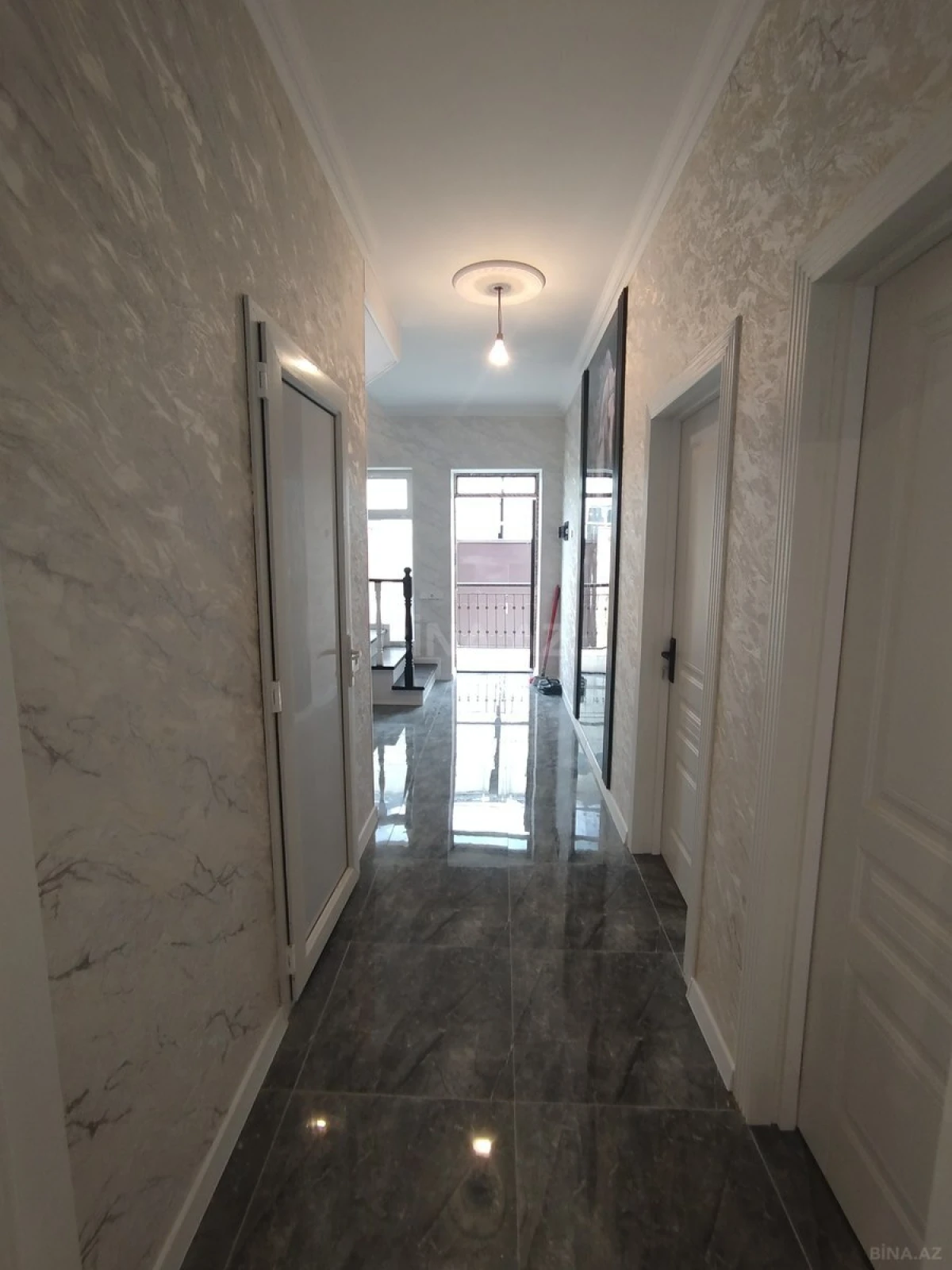 Satılır 5 otaqlı həyət evi 160 m²